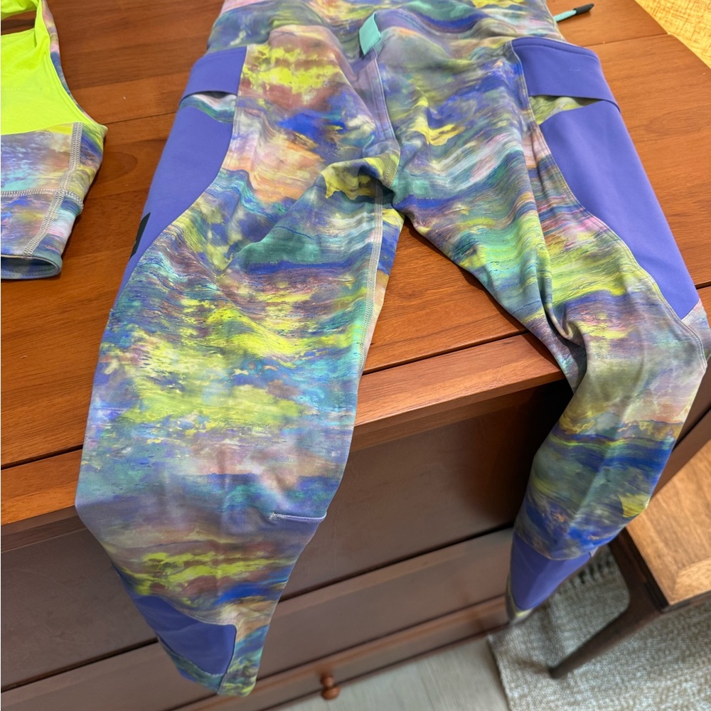 Colorful Lululemon leggings + bra set - Picture 3 of 8
